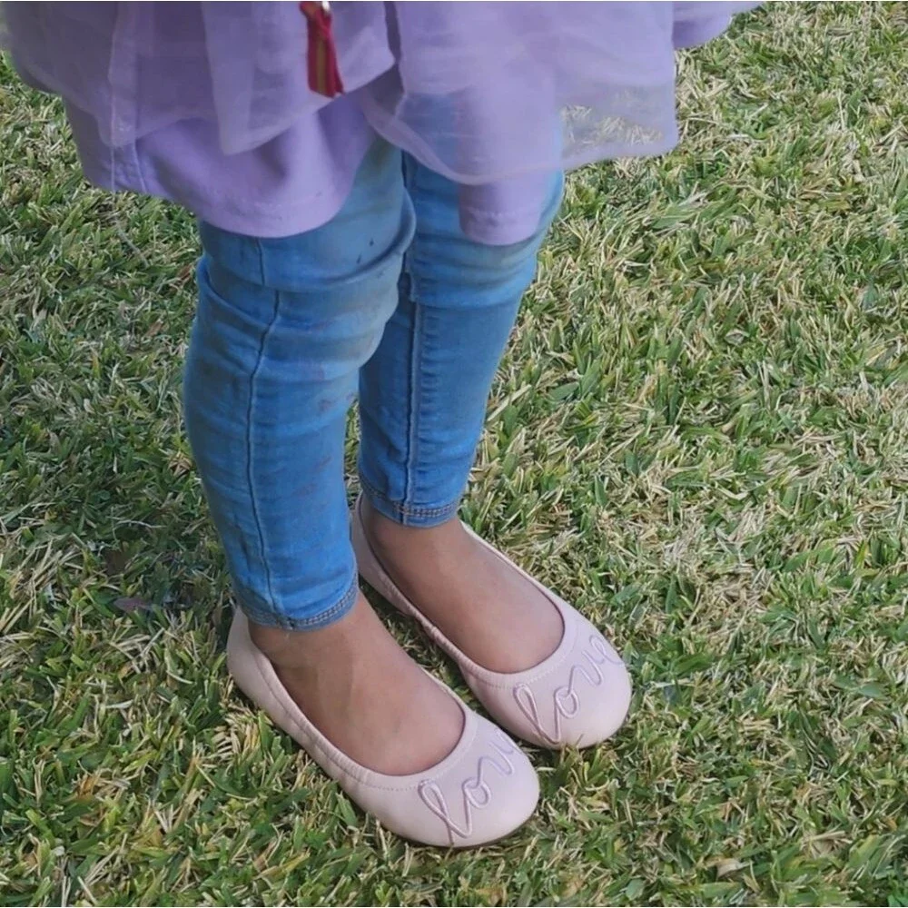 NWT Pink Embroidered LOVE Ballet Flats By Ellen Degeneres 2.5 Little Girls